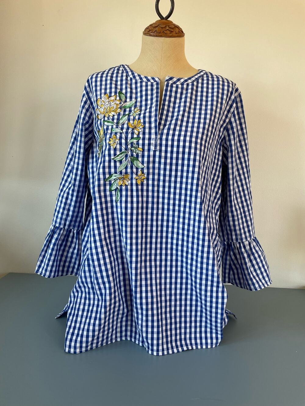 Signature Collection womens blue/white checker top with floral embroidery size L